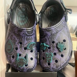 Disney park haunted mansion crocs Purple and Black Clogs size 8 women’s